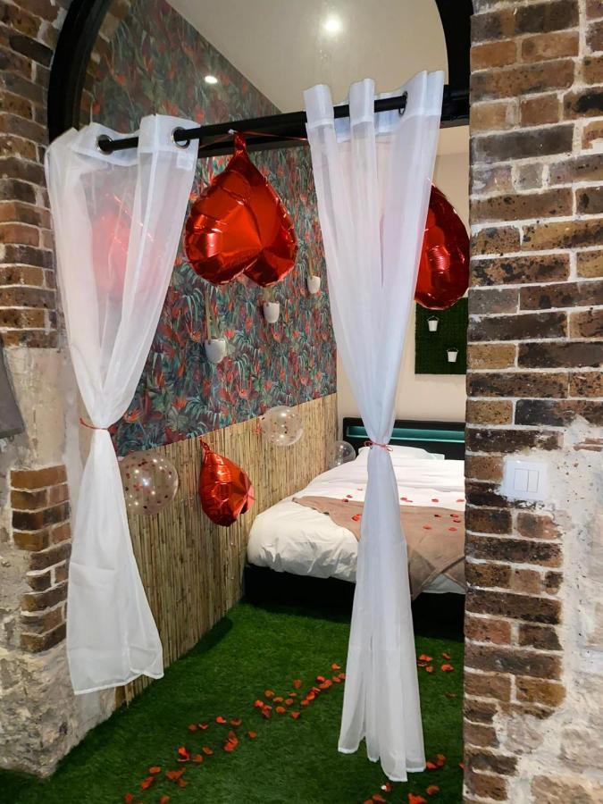 Jacuzzi Love Room Париж Экстерьер фото