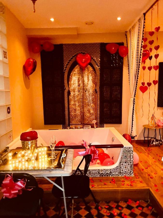 Jacuzzi Love Room Париж Экстерьер фото