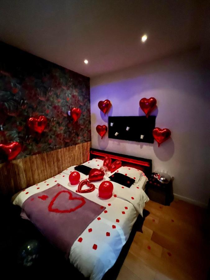 Jacuzzi Love Room Париж Экстерьер фото